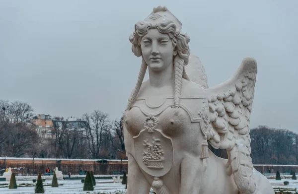 Stenen Standbeeld Buiten Het Belvedere Paleis — Stockfoto