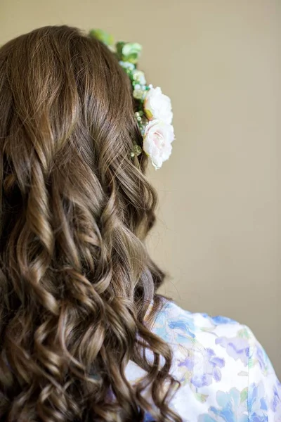 Vertikální Záběr Svatební Účes Volnými Vlasy — Stock fotografie