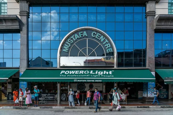 Mensen Buiten Mustafa Centre Little India Singapore Grootste Winkel Singapore — Stockfoto