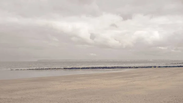 Idylická Krajina Písečné Pláže Pod Zamračenou Oblohou Deauville Normandie Francie — Stock fotografie