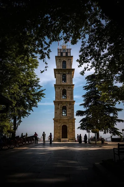 Vertikální Snímek Hodinové Věže Poblíž Hradu Bursa Turecko — Stock fotografie