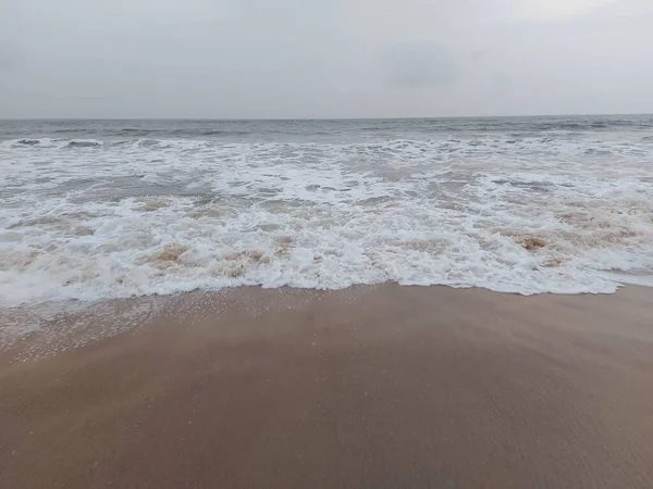 Пена Моря Пляже Калангуте Серым Небом — стоковое фото