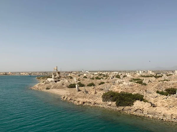 有灌木丛的海岸鸟瞰全景 — 图库照片