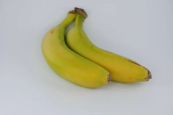 白地にバナナ2個 — ストック写真