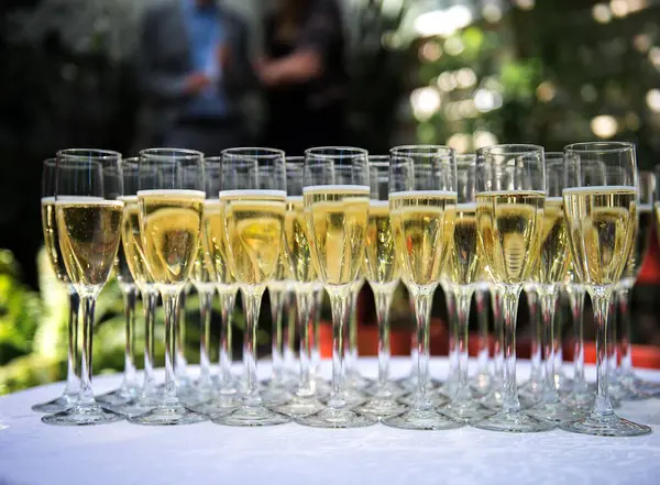 Ett Par Glas Champagne Ett Bröllop — Stockfoto
