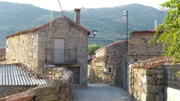 Vista Pueblo Tranquilo Con Antiguos Edificios Piedra —  Fotos de Stock