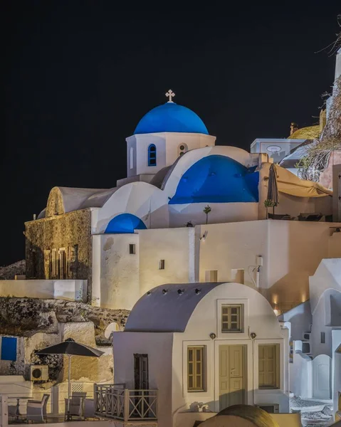Τυπική Εκκλησία Στην Οία Σαντορίνη Μπλε Τρούλο Νύχτα Ελλάδα — Φωτογραφία Αρχείου
