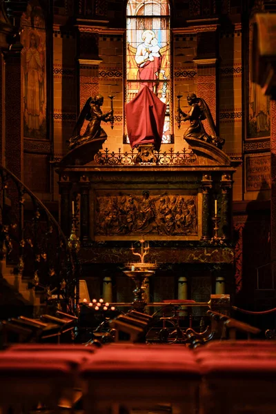 Tiro Interior Igreja Com Esculturas Lugares Assento — Fotografia de Stock