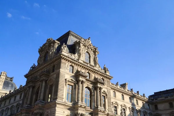 Louvre Müzesi Nin Dış Tasarımı Paris Fransa Güneşli Bir Günde — Stok fotoğraf