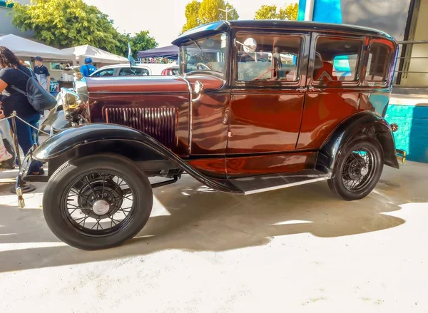 Старый Красный Ford Model Tudor Hatchback Седан 1928 1931 Годов — стоковое фото