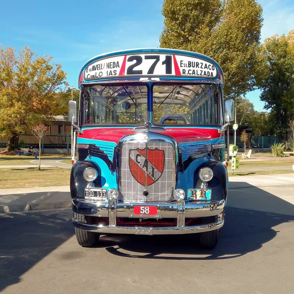 Oude Blauwe Mercedes Benz 911 Bus 1974 Voor Het Openbaar — Stockfoto