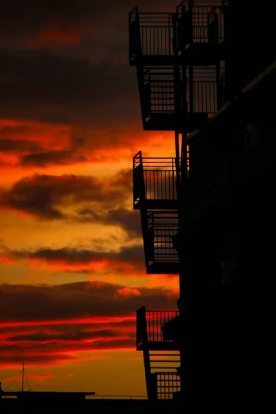 Vertical Shot Modern Building Sunset — Stock Photo, Image