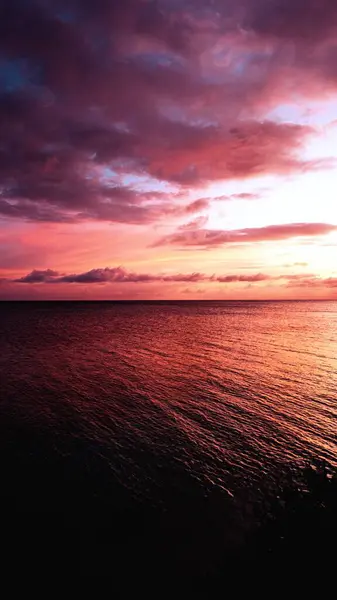 Vertical Shot Dramatic Sunset Sky Sea — Stock Photo, Image