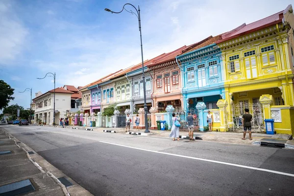 Las Coloridas Casas Peranakan Con Transeúntes Koon Seng Road Singapur — Foto de Stock