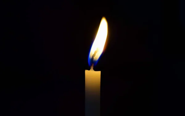 Flickering Flame Lighted Candle Dark Background — Stock Photo, Image