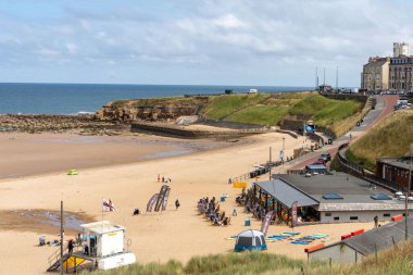 İngiltere 'nin kuzeydoğusundaki Tynemouth' daki Long Sands plajının manzarası..