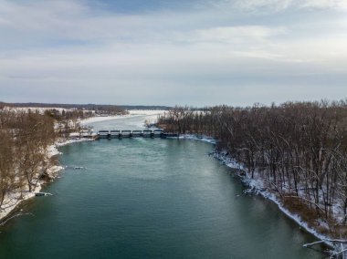 New York 'ta kışın güzel bir Baraj manzarası