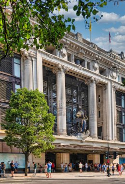 Londra 'da Oxford Caddesi' ndeki Selfridges mağazası.