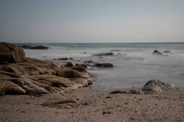 Une Belle Vue Sur Bord Mer Petites Pierres Elle — Photo