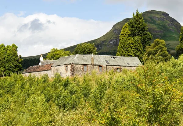 Abandoned Building West Highland Way Green Hills Trees — Stock Photo, Image