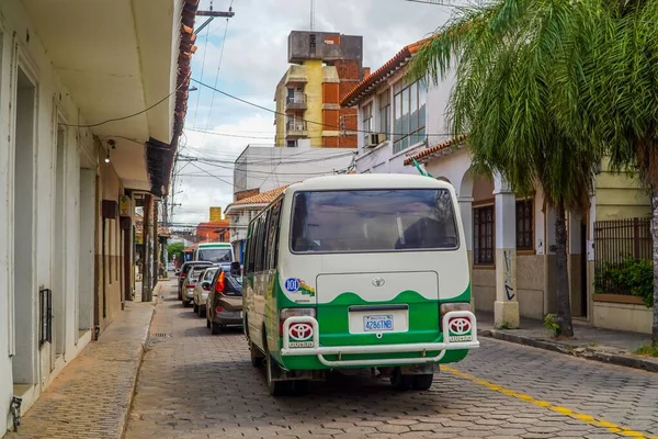 Autobús Local Estacionado Las Calles —  Fotos de Stock