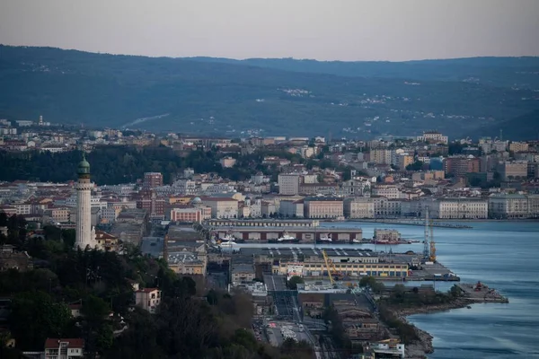 Een Vogelperspectief Het Prachtige Stadsgezicht Van Triëst Italië — Stockfoto