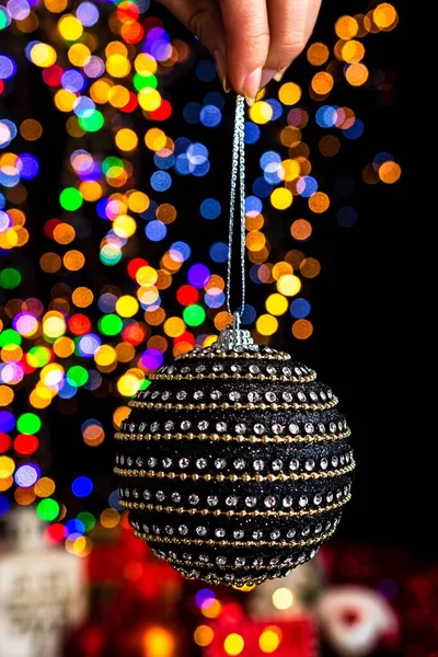 Vertical Shot Hand Holding Christmas Black Ball Decoration Bokeh Christmas — Stock Photo, Image