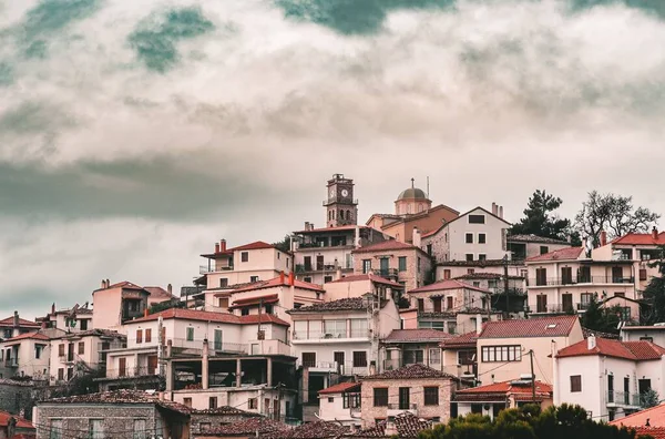 Yunanistan 'ın Arachova köyünde akşam manzarası