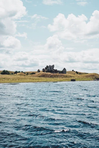 Ερειπωμένο Κάστρο Clonmacnoise Στην Ιρλανδία Δει Από Νησί — Φωτογραφία Αρχείου