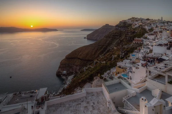 Piękny Romantyczny Zachód Słońca Wiosce Fira Fira Santorini Grecja Kwiecień — Zdjęcie stockowe