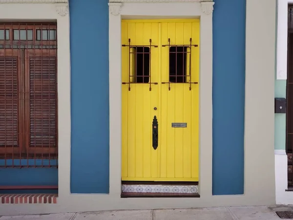 Una Puerta Ventana Pintadas Amarillo Con Persianas Madera —  Fotos de Stock