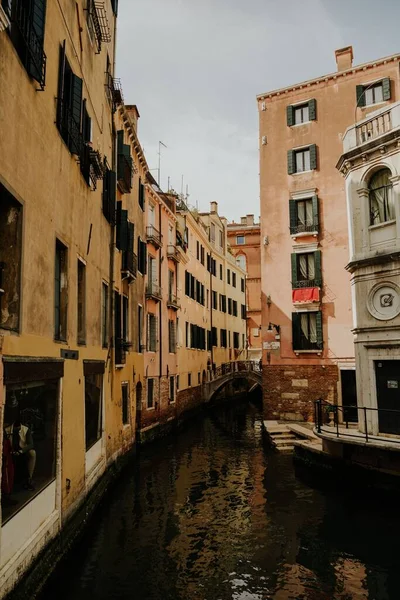 Vue Verticale Canal Étroit Venise — Photo