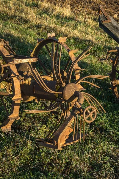 Vertical Closeup Old Rusty Plow Green Field — Stock Photo, Image