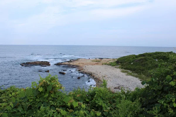 Beautiful Seascape Rocky Coast Plants Cloudy Sky Narragansett Rhode Island — Stock Photo, Image