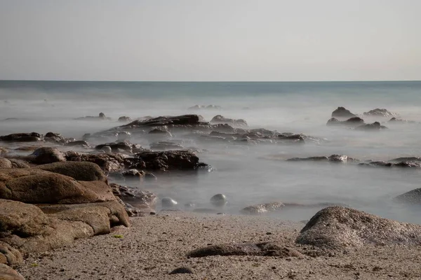 Güzel Bir Deniz Manzarası Küçük Taşlar — Stok fotoğraf