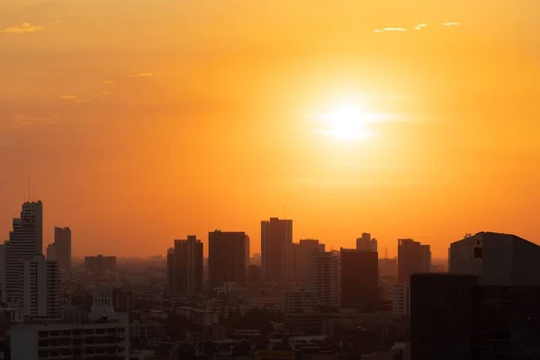 Günbatımındaki Altın Saat Sırasında Bangkok Modern Binalarının Güzel Bir Görüntüsü — Stok fotoğraf