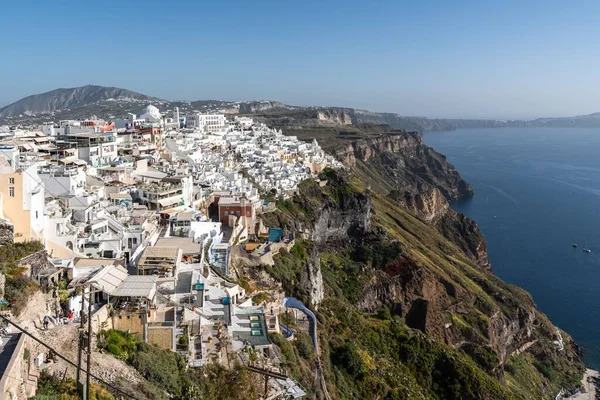 그리스 내려다 보이는 절벽들 자리잡고 산토리니 도시피라 — 스톡 사진