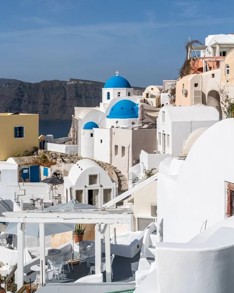 Zicht Oia Dorp Santorini Met Traditionele Witte Huizen Blauwe Koepels — Stockfoto