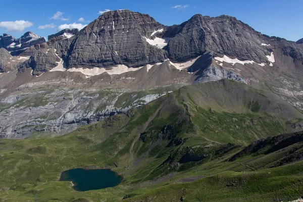 Fantastisk Bild Berg Och Liten Blå Sjö Pyrenéerna Frankrike — Stockfoto