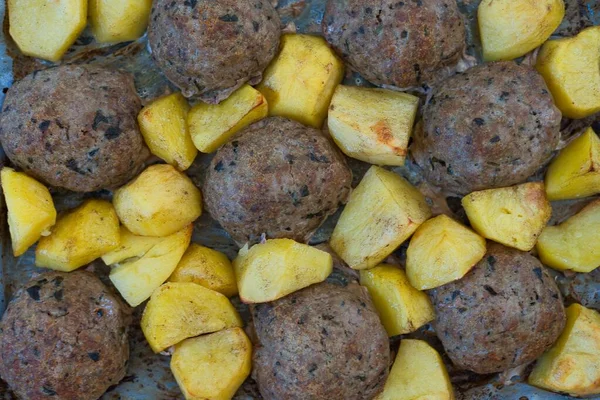 Hambúrgueres Deliciosos Suculentos Forno Com Batatas Fritas — Fotografia de Stock