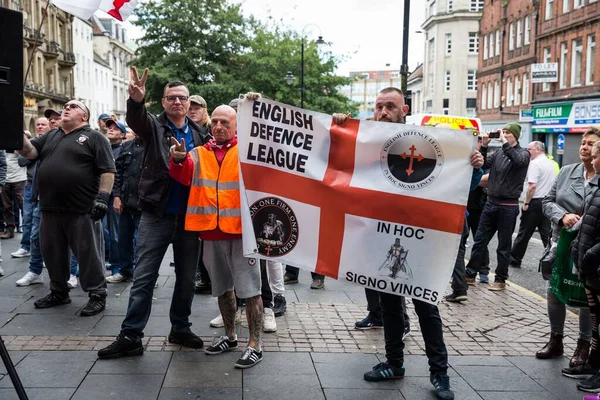 Closeup Shot People English Defense League Marching Streets Flags — Stock Photo, Image