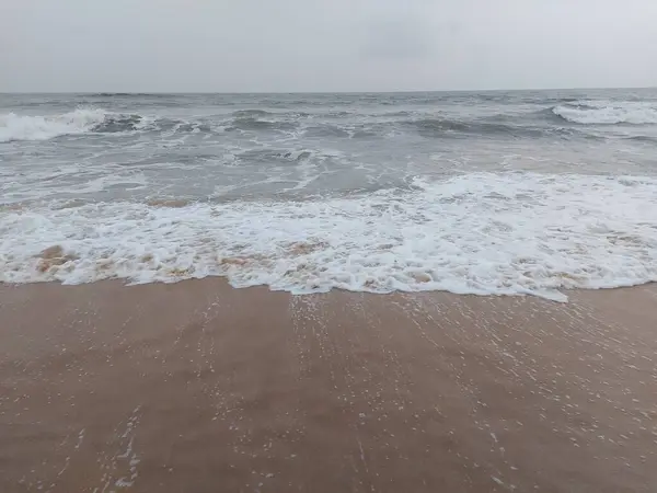 Пена Волны Моря Пляже Калангуте Серым Небом — стоковое фото
