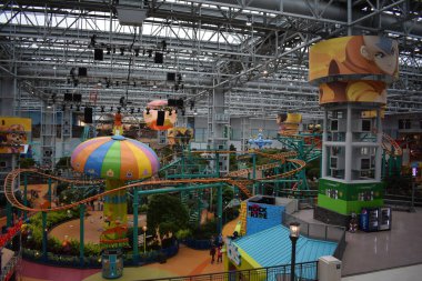 Minneapolis, Minnesota 'daki Amerikan eğlence parkının alışveriş merkezi.