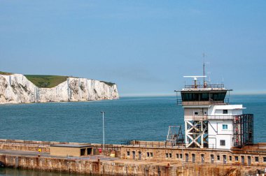 Dover, Kent, İngiltere 'nin güneydoğusundaki Port de Douvres manzarası
