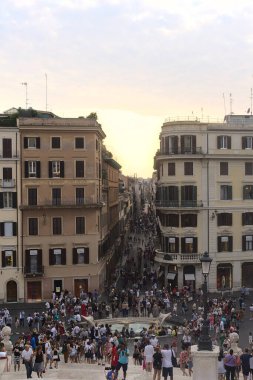İspanyol Merdivenleri yakınında bir çeşme, Roma, İtalya 'nın yukarıdan manzarası