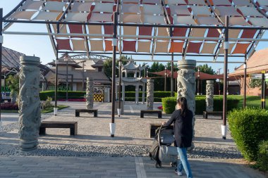 Dubai Safari Park Dubai 'deki tatil köyündeki insanların manzarası, Al Warqa Hayvanat Bahçesi Çevre dostu