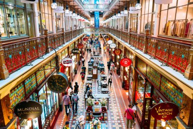 Sydney CBD, Avustralya 'daki Kraliçe Victoria Binası' nın güzel bir görüntüsü.