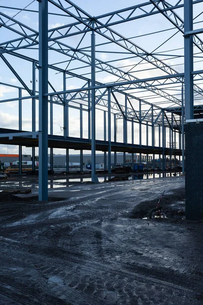 倉庫の建設現場の垂直ショット — ストック写真