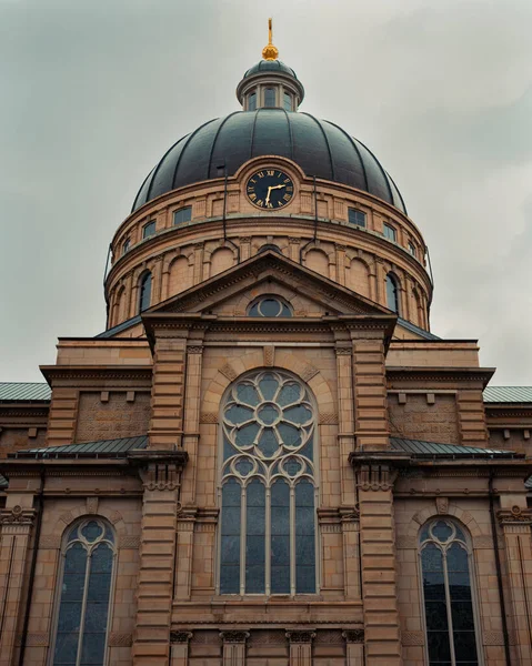 Egy Függőleges Felvétel Szent Josafát Bazilikáról Milwaukee Wisconsin Egyesült Államok — Stock Fotó