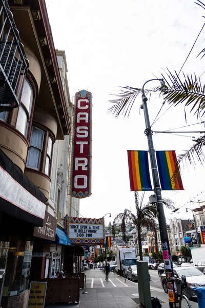 Una Bandiera Arcobaleno Con Casto Scritta Cartellone Pubblicitario Nel Castro — Foto Stock